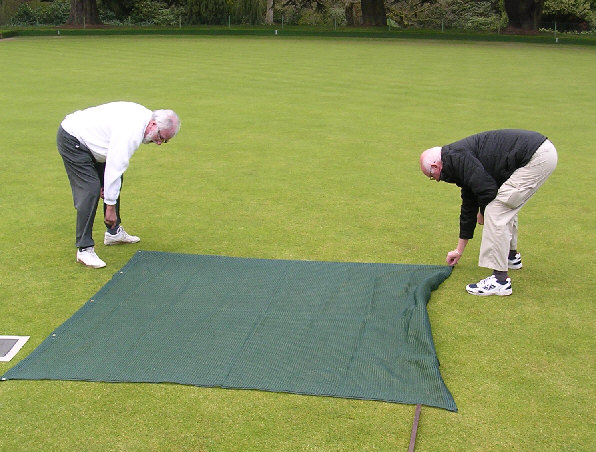 Laying protective netting