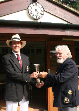 Keith Reynard with SBCA Competition Secretary Dennis Collins (right)