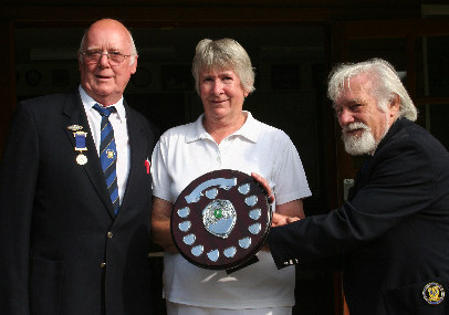 Ruth Lowe and Rod Payne with SBCA Competition Secretary Dennis Collins (right)